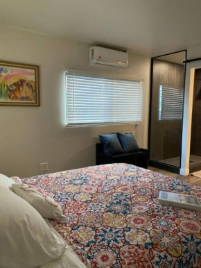 Trendy 1B 1BA Private Suite - Walkable to Old Town